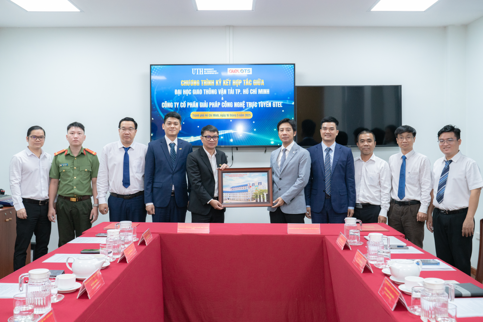 GTEL OTS ký kết hợp tác chiến lược với UTH: Đồng hành đào tạo nguồn nhân lực chất lượng cao, thúc đẩy chuyển đổi số ngành Logistics