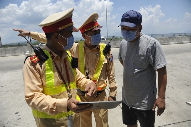 CSGT ứng dụng công nghệ trong tuần tra, kiểm soát liên tuyến